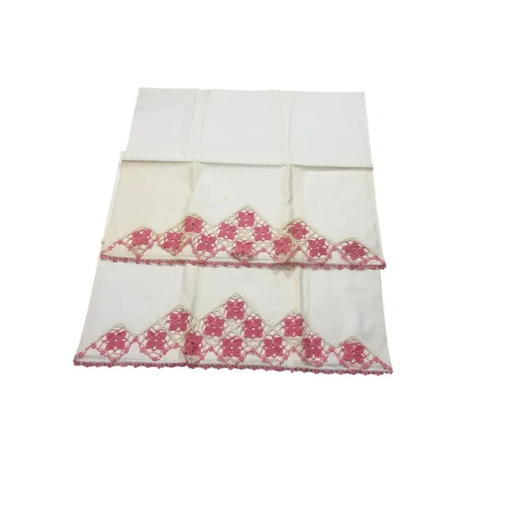 VTG 2 pink crochet flower decorative edged pillowcases. Standard size.